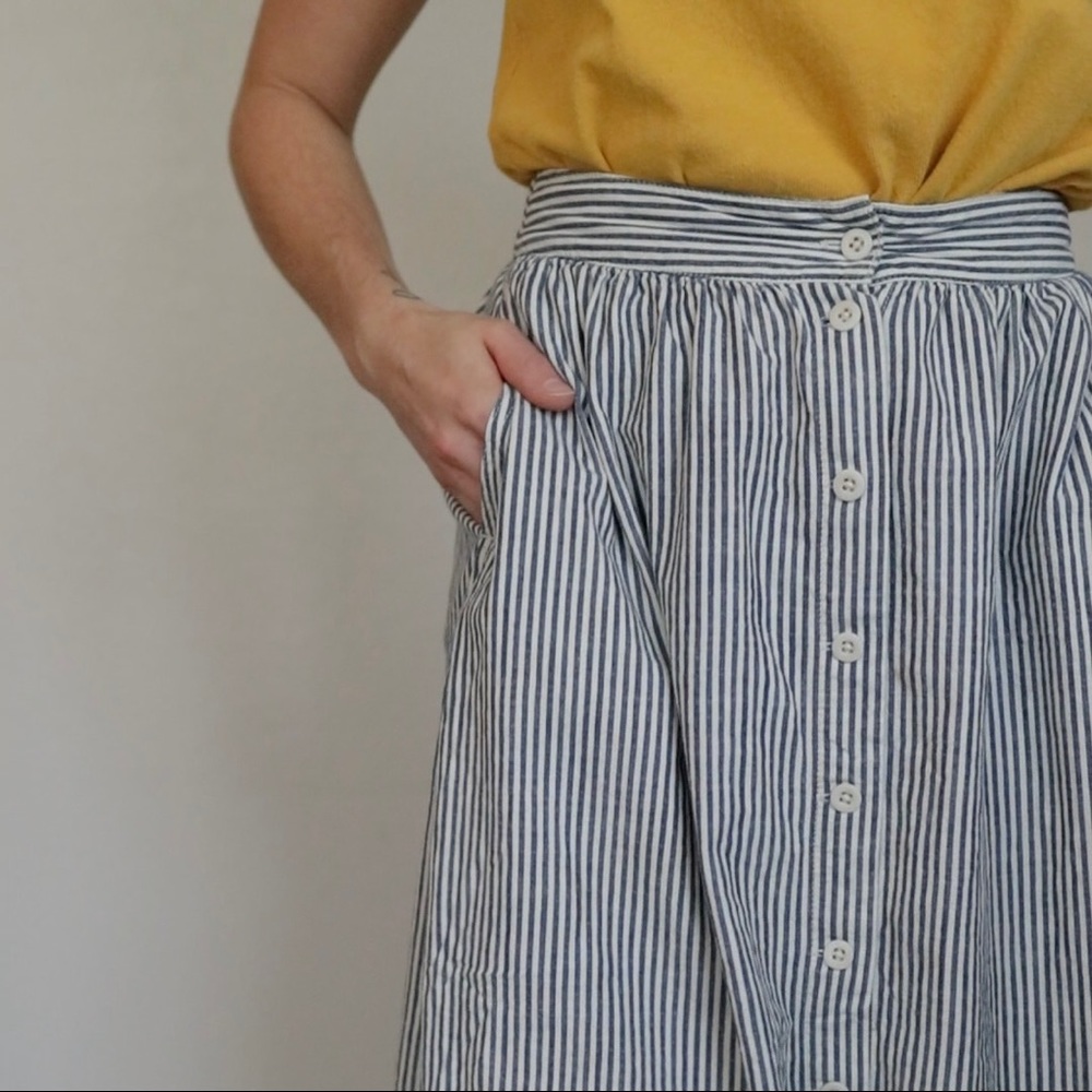 Palisade Button- Front Midi Skirt in Chambray Stripe